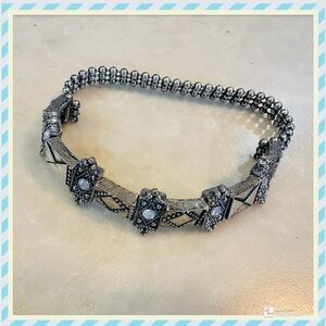 Elegant Silver Bracelet with Intricate Detailing